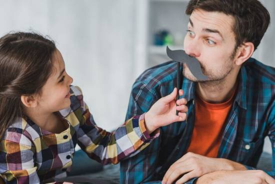 ilustrasi ayah dan anak (freepik.com/azerbajian)